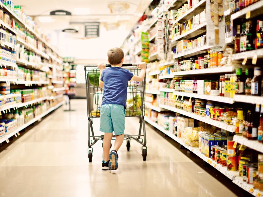 supermercado com as criança